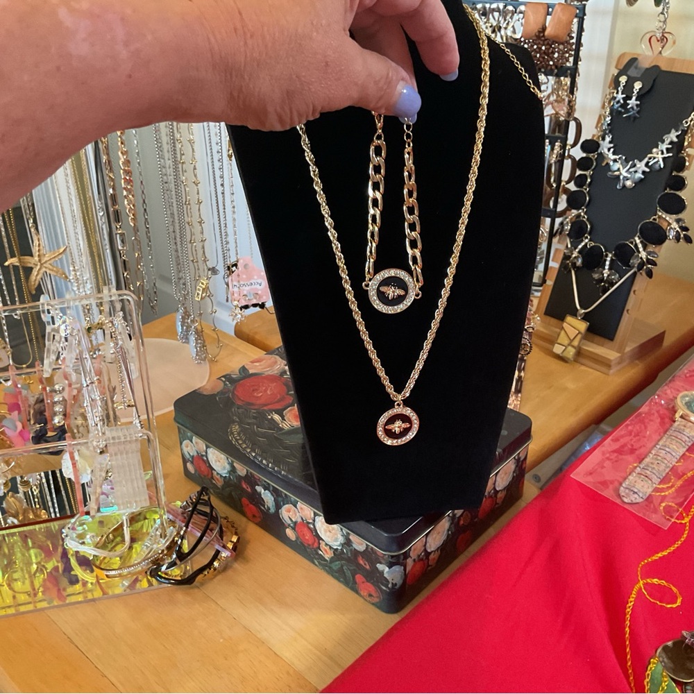 New Exquisite gold-tone  Bumble Bee Necklace & bracelet set.